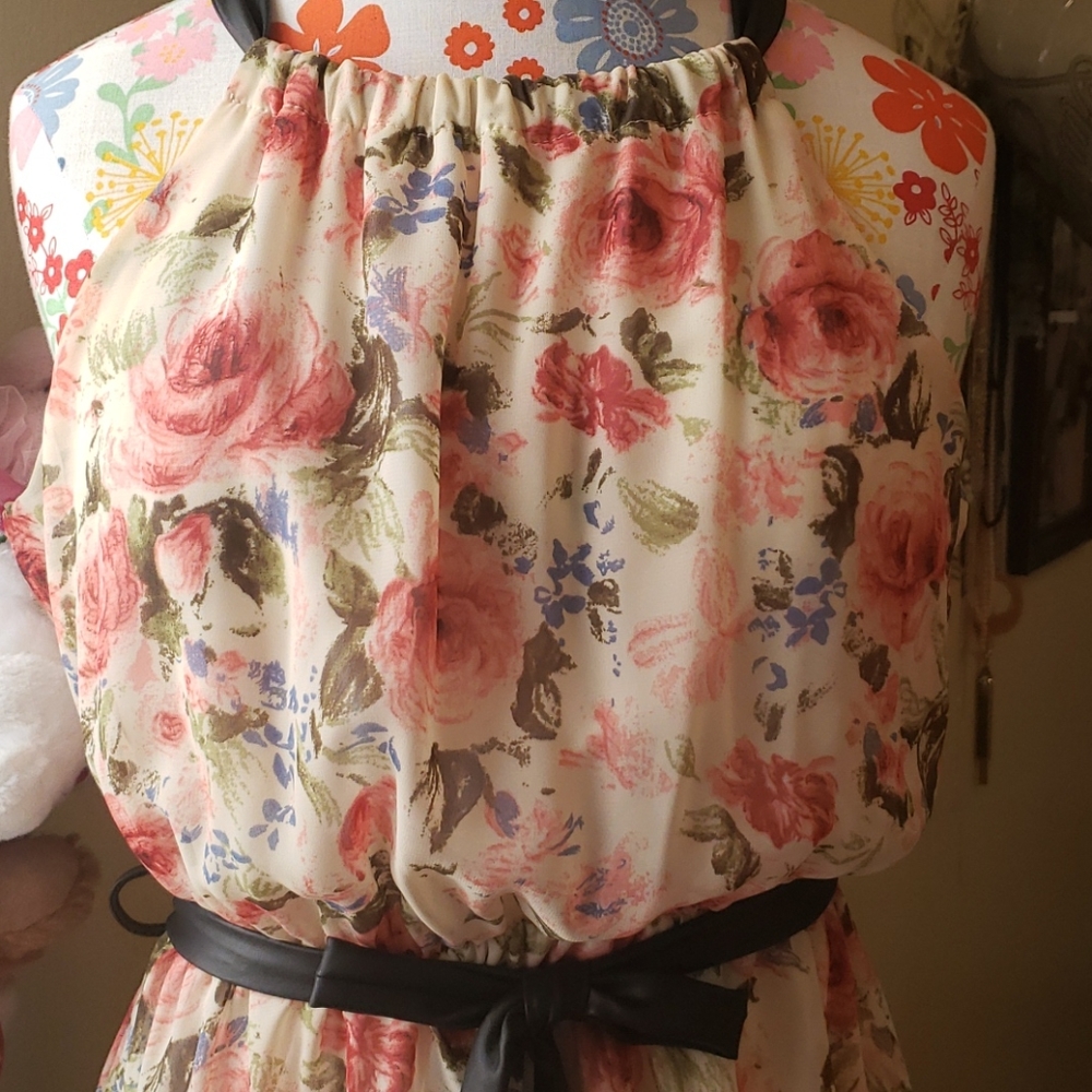 Sleeveless flowy flower dress